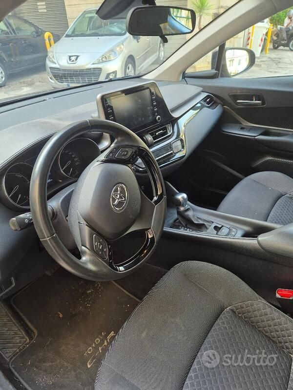 Usata 2020 Toyota C-HR SUV | 18.900 € (Buon prezzo) - Immagine 1/4