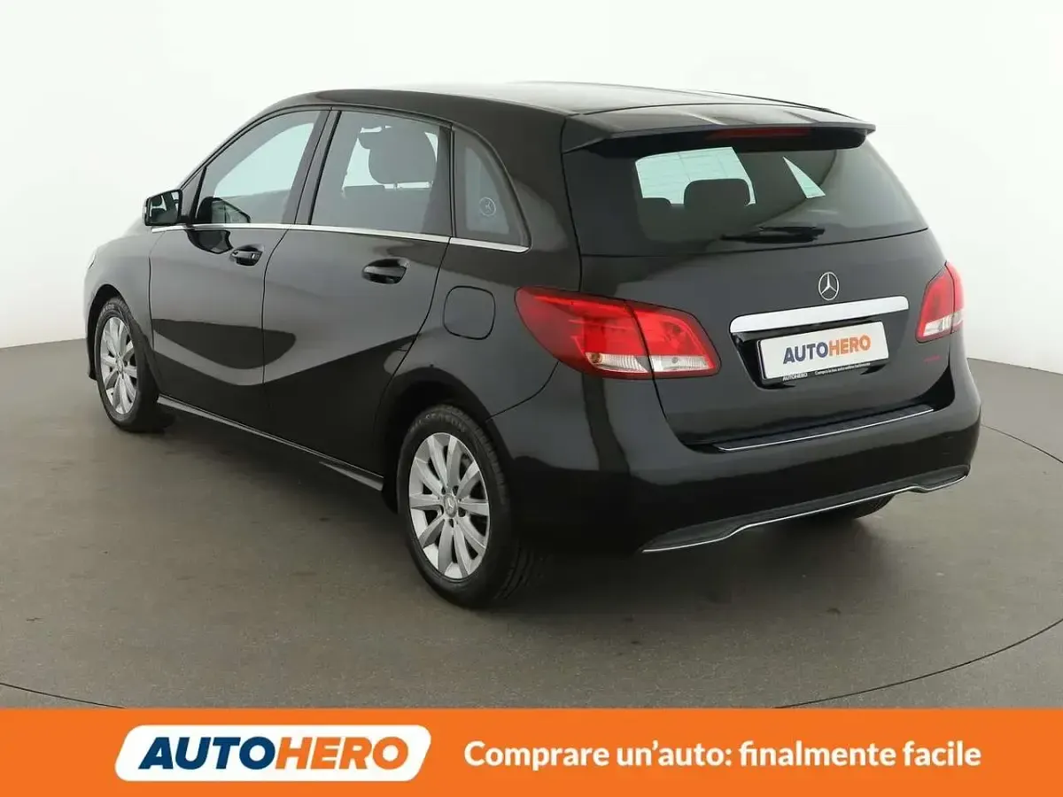 Usata Mercedes B180 109 CV (80 kW) 2017 Nero Monovolume