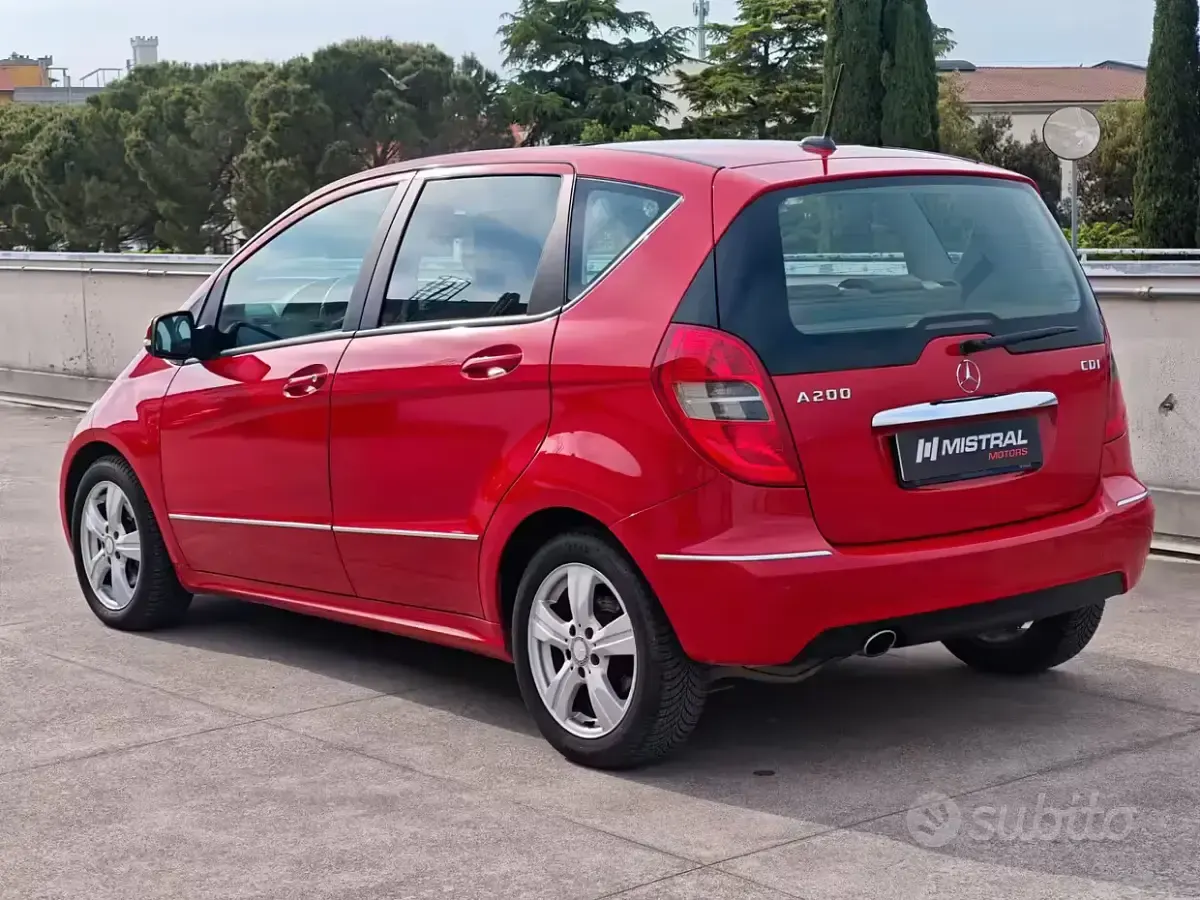 Usata Mercedes A200 Premium 140 CV (102 kW) 2011 Rosso Berlina