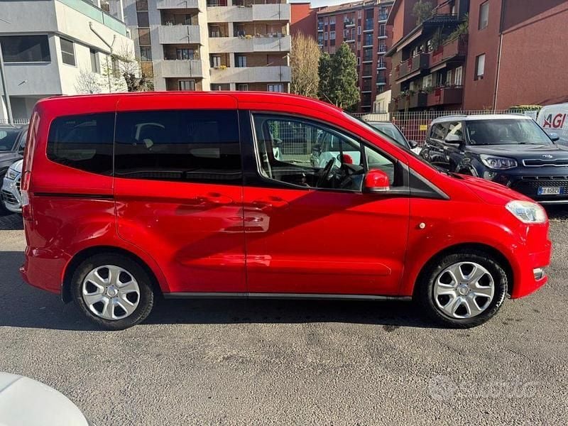Usata Ford Tourneo Courier 101 CV (74 kW) 2017 Rosso Monovolume