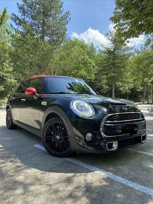 Begagnad Mini Cooper SD 170 HK (125 kW) 2015 Svart Halvkombi