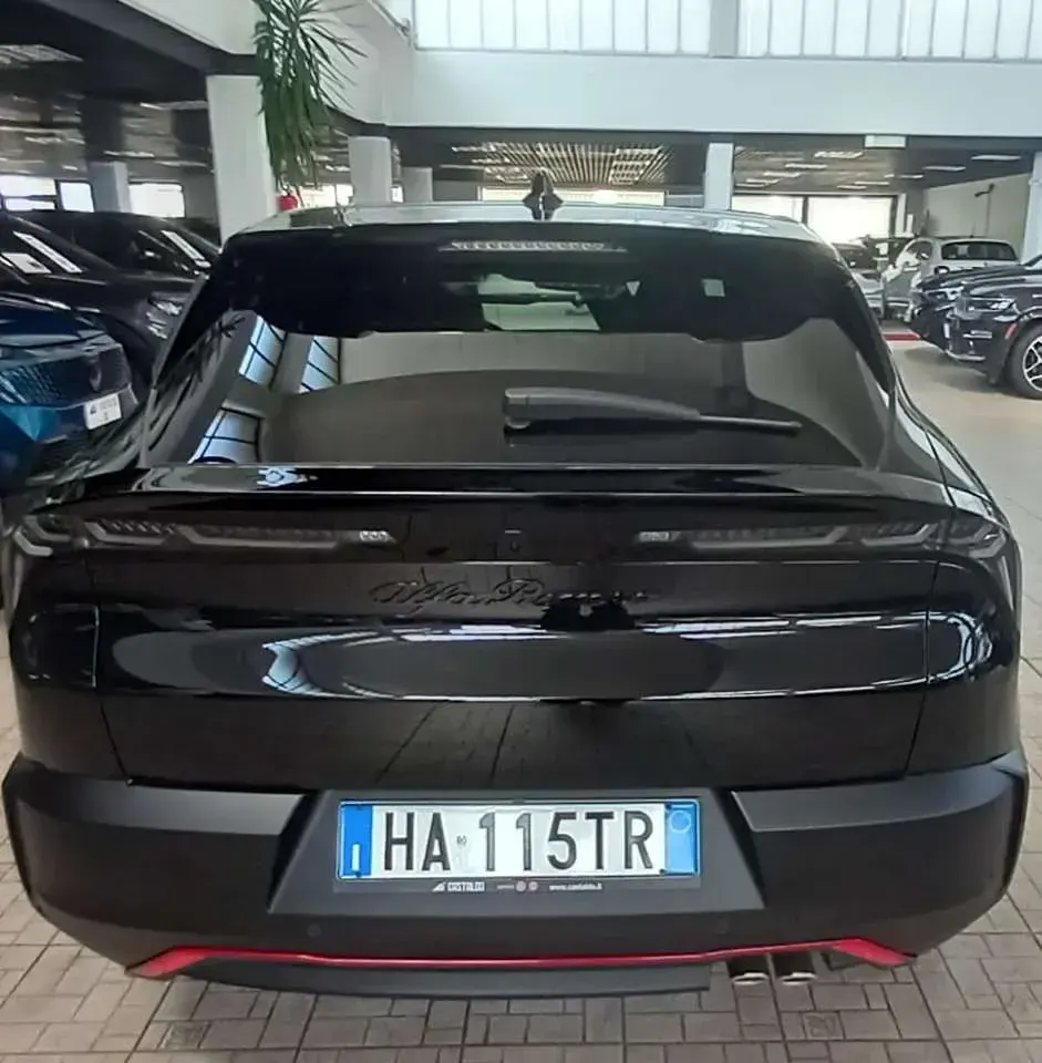 Nuova Alfa Romeo GT Junior Edizione Speciale 136 CV (100 kW) 2025 Nero SUV