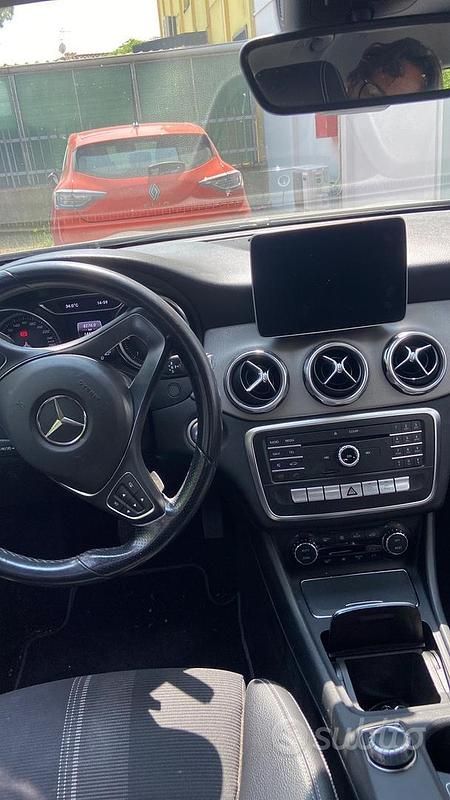 Usata Mercedes GLA200 136 CV (100 kW) 2019 Grigio SUV