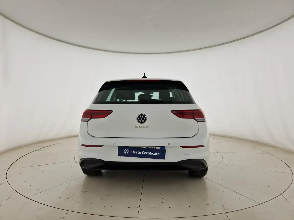 Usata VW Golf VIII Life 115 CV (84 kW) 2023 Pure white Berlina