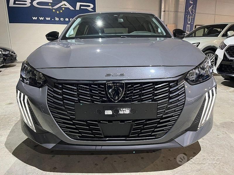 Usata Peugeot 208 Allure 101 CV (74 kW) 2025 Grigio Utilitaria