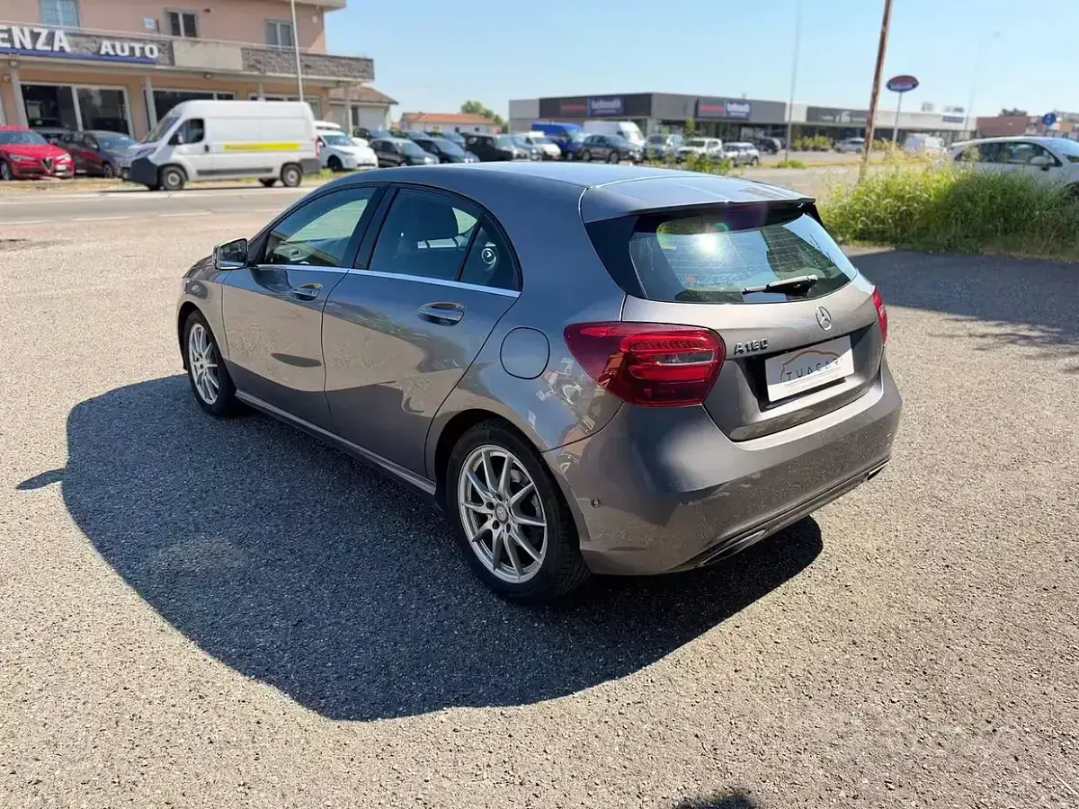Usata Mercedes A180 Executive 122 CV (89 kW) 2017 Grigio Utilitaria