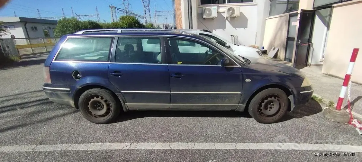 Usata VW Passat 110 CV (80 kW) 2001 Blu Station wagon