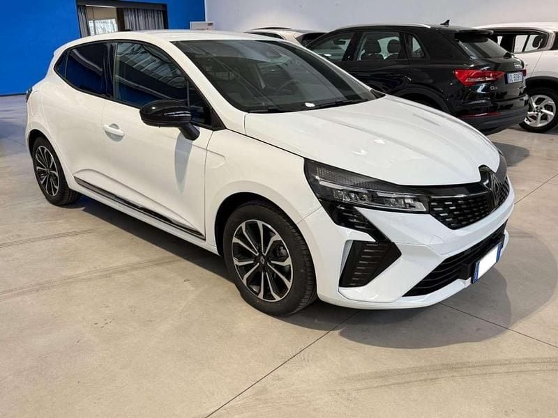 Usata Renault Clio V Techno 145 CV (106 kW) 2024 Bianco metallizzato Berlina