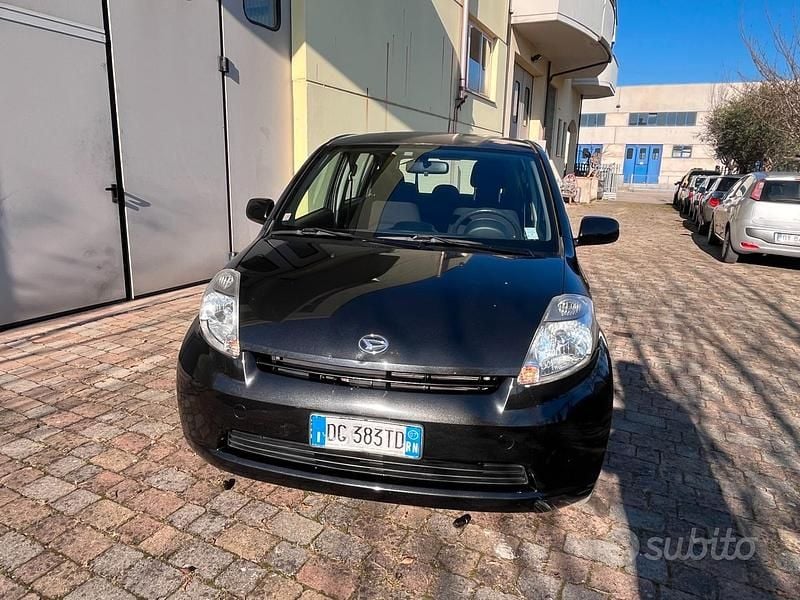 Usata Daihatsu Sirion 69 CV (50 kW) 2007 Nero Utilitaria
