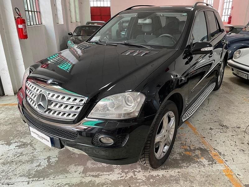 Usata Mercedes ML320 Chrome 224 CV (164 kW) 2007 Nero SUV