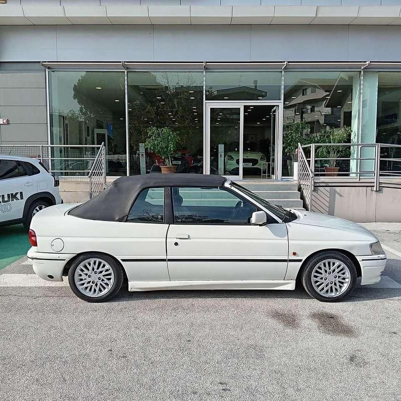 Usata Ford Escort Cabriolet 88 CV (64 kW) 1993 Bianco Cabrio