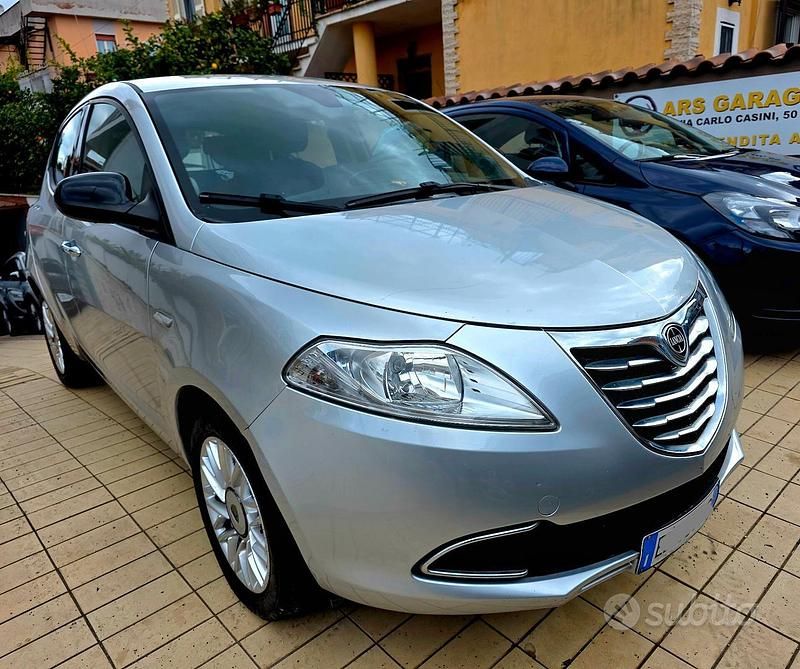 Usata Lancia Ypsilon Gold 95 CV (69 kW) 2015 Grigio Utilitaria