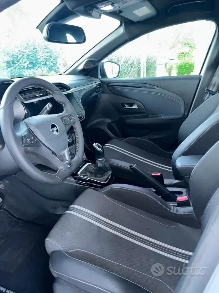 Usata Opel Corsa GS Line 75 CV (55 kW) 2024 Grigio Utilitaria