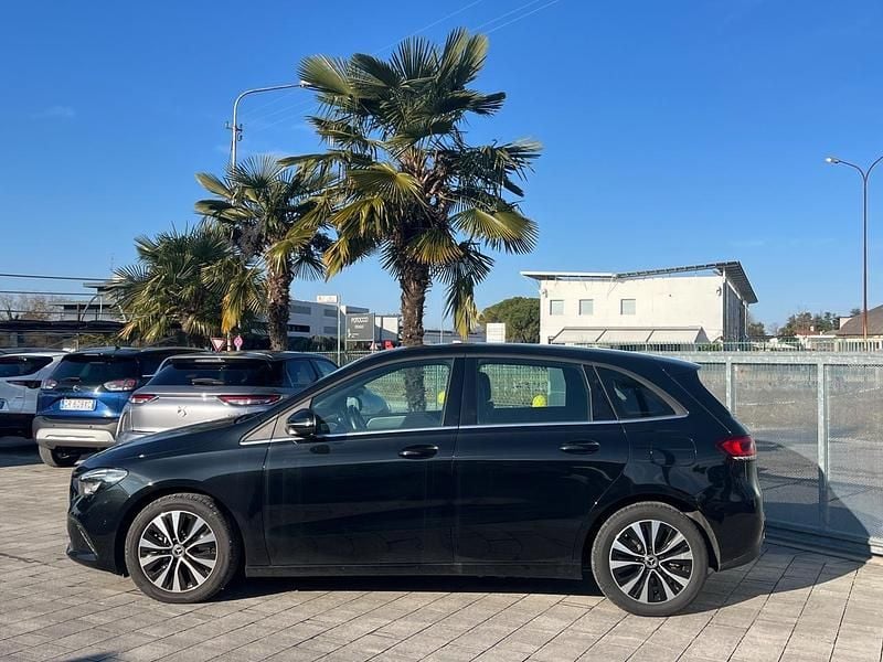 Usata Mercedes E250 Business 160 CV (117 kW) 2022 Nero Monovolume
