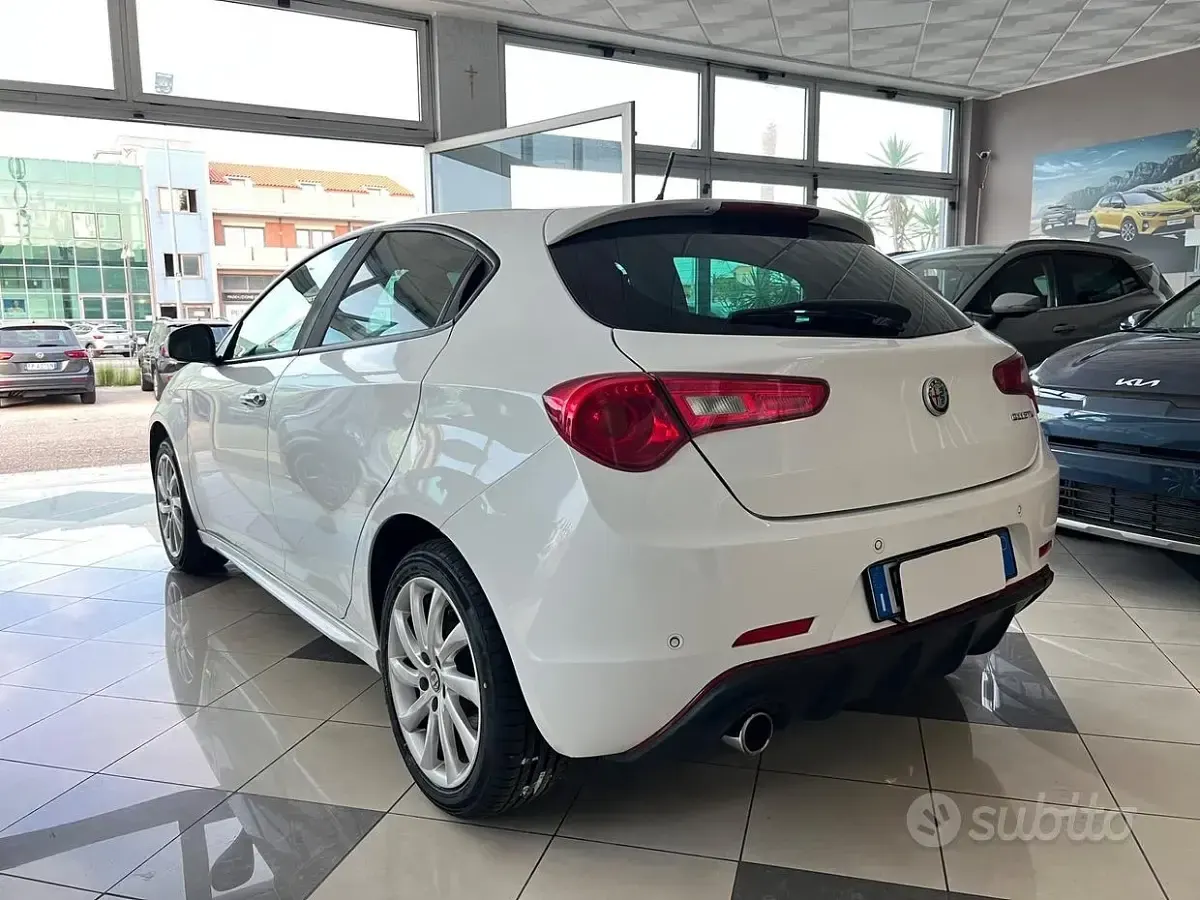 Usata Alfa Romeo Giulietta 120 CV (88 kW) 2018 Bianco Utilitaria
