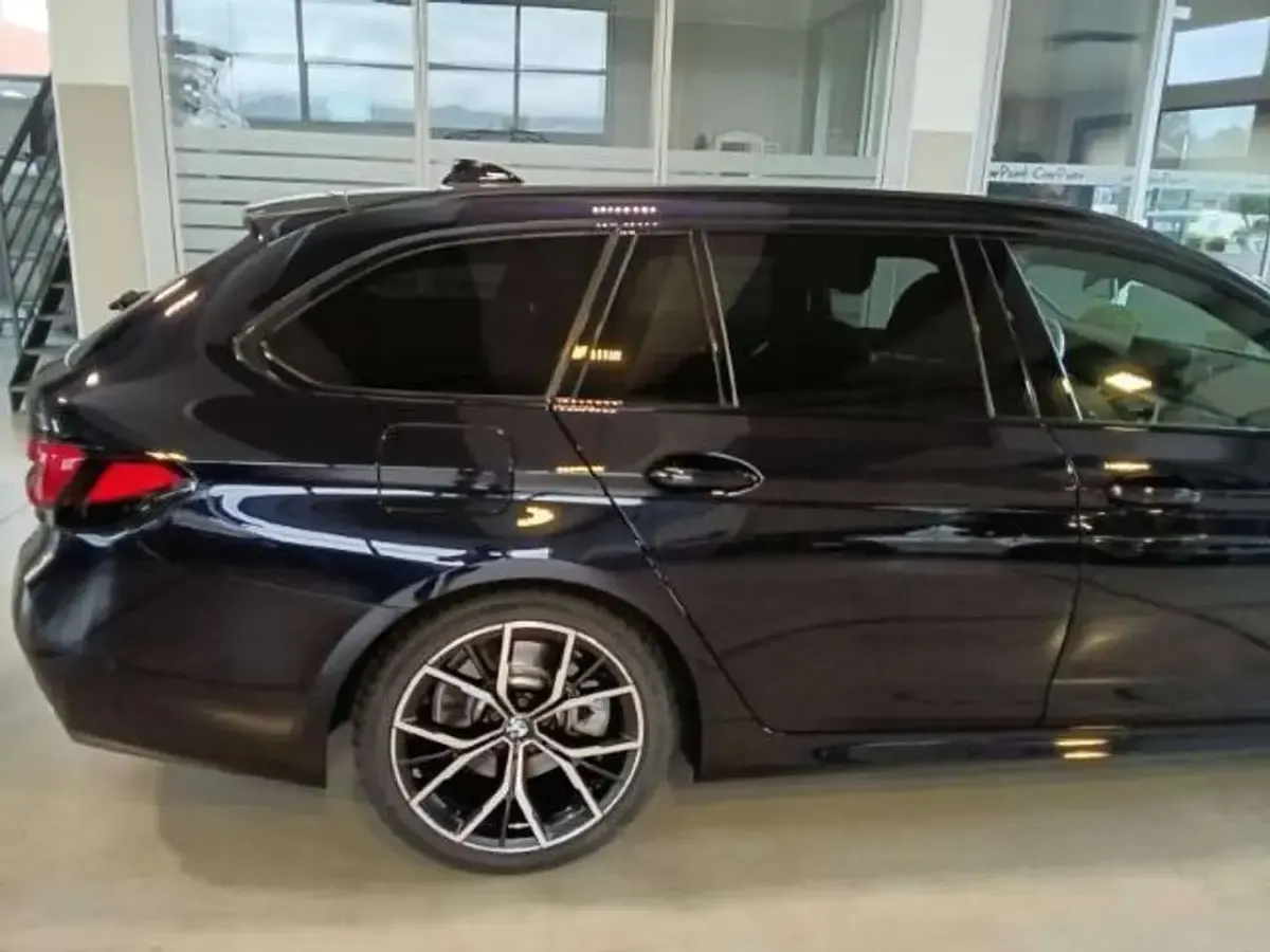 Usata BMW 520 M Sport 190 CV (139 kW) 2022 Blue night Berlina