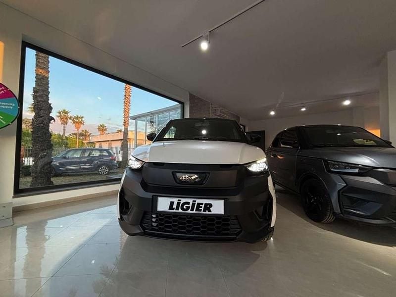 Nuova Ligier JS50 2025 Bianco pastello Utilitaria