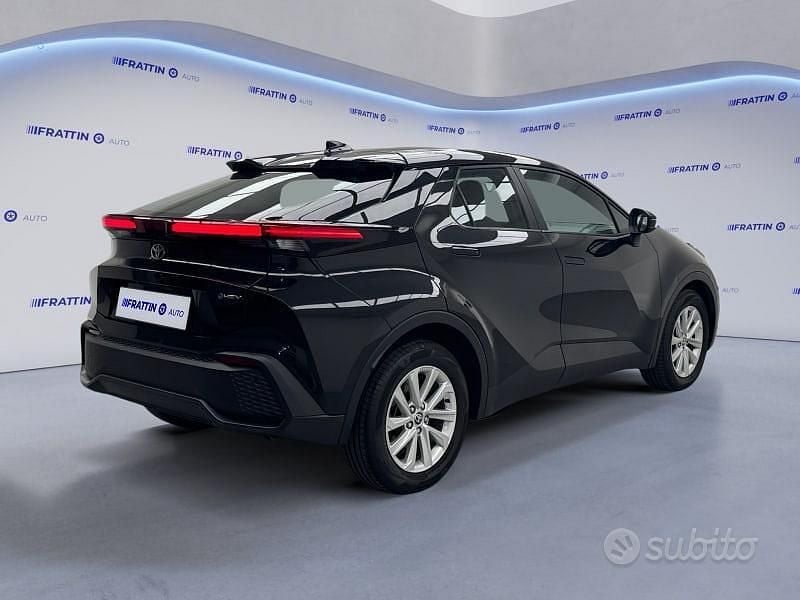 Second-hand Toyota C-HR Active 193 CP (141 kW) 2024 Negru SUV