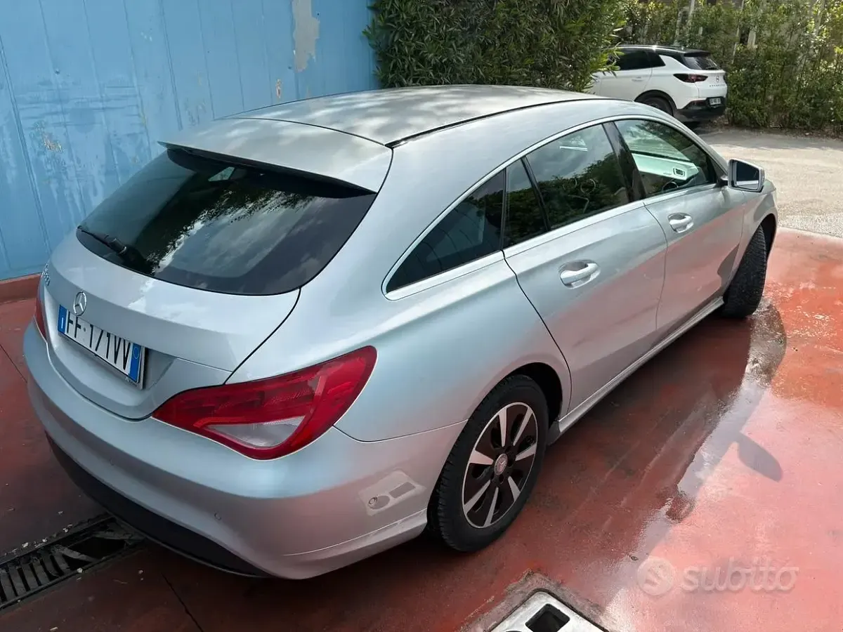 Usata Mercedes CLA180 Business 109 CV (80 kW) 2016 Grigio Berlina