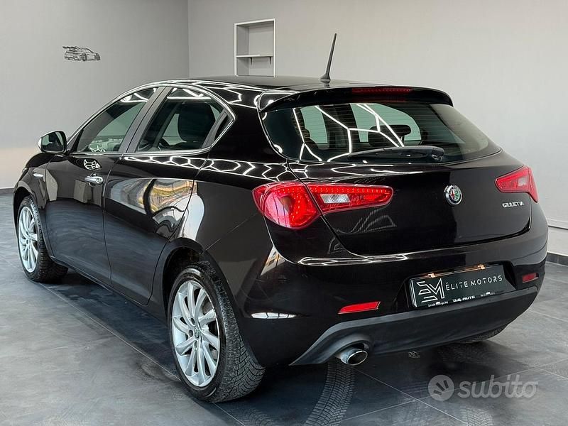 Usata Alfa Romeo Giulietta Distinctive 120 CV (88 kW) 2016 Nero Utilitaria