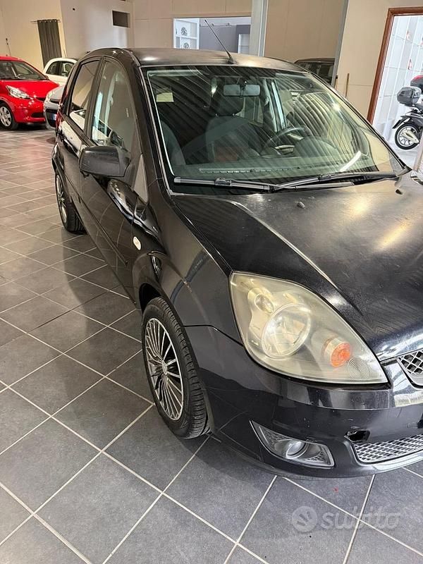 Usado Ford Fiesta 68 HP (50 kW) 2007 Preto Citadino