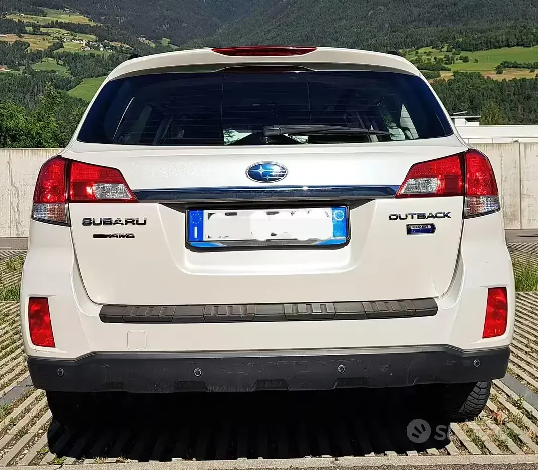 Usata Subaru Outback 150 CV (110 kW) 2010 Bianco Station wagon