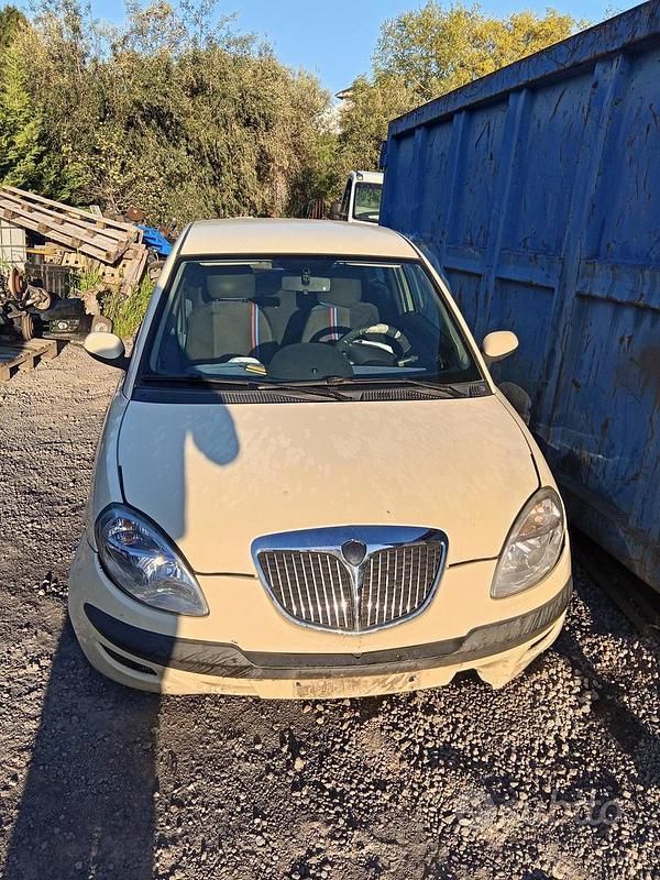 Usata Lancia Ypsilon 2004 Bianco Utilitaria