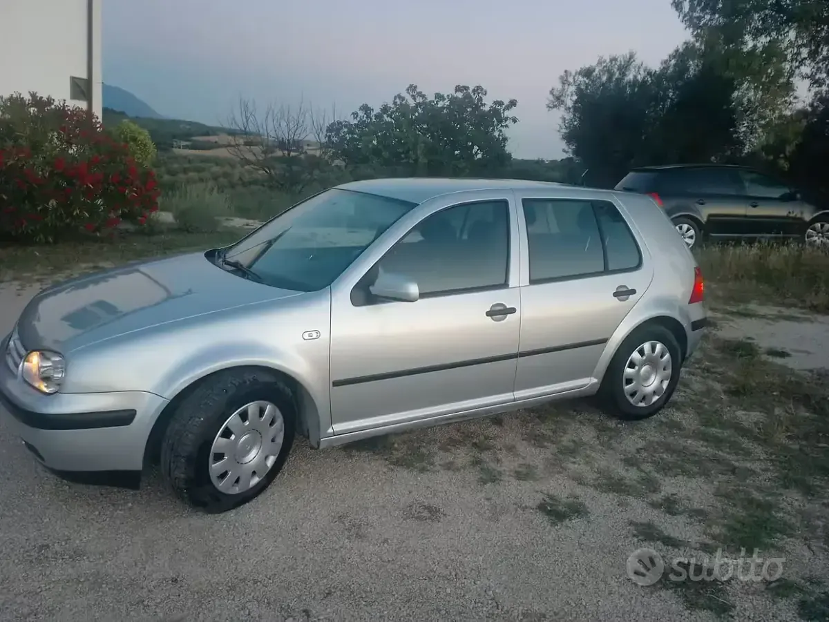 Usata VW Golf IV 105 CV (77 kW) 2001 Berlina