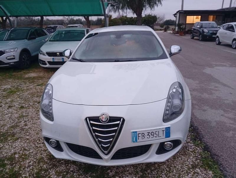 Usata Alfa Romeo Giulietta Exclusive 150 CV (110 kW) 2015 Bianco Utilitaria
