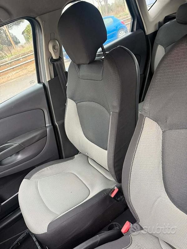 Usata Renault Captur Intens 110 CV (80 kW) 2016 Marrone SUV