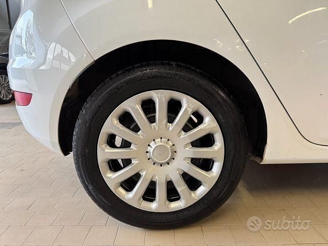 Usata Ford Fiesta 75 CV (55 kW) 2015 Bianco Berlina