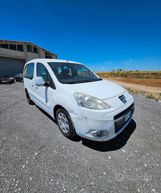 Usata Peugeot Partner Tepee Comfort 92 CV (67 kW) 2012 Bianco Monovolume