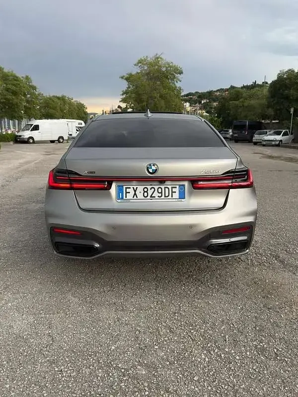 Usata BMW 750 400 CV (294 kW) 2019 Grigio Berlina