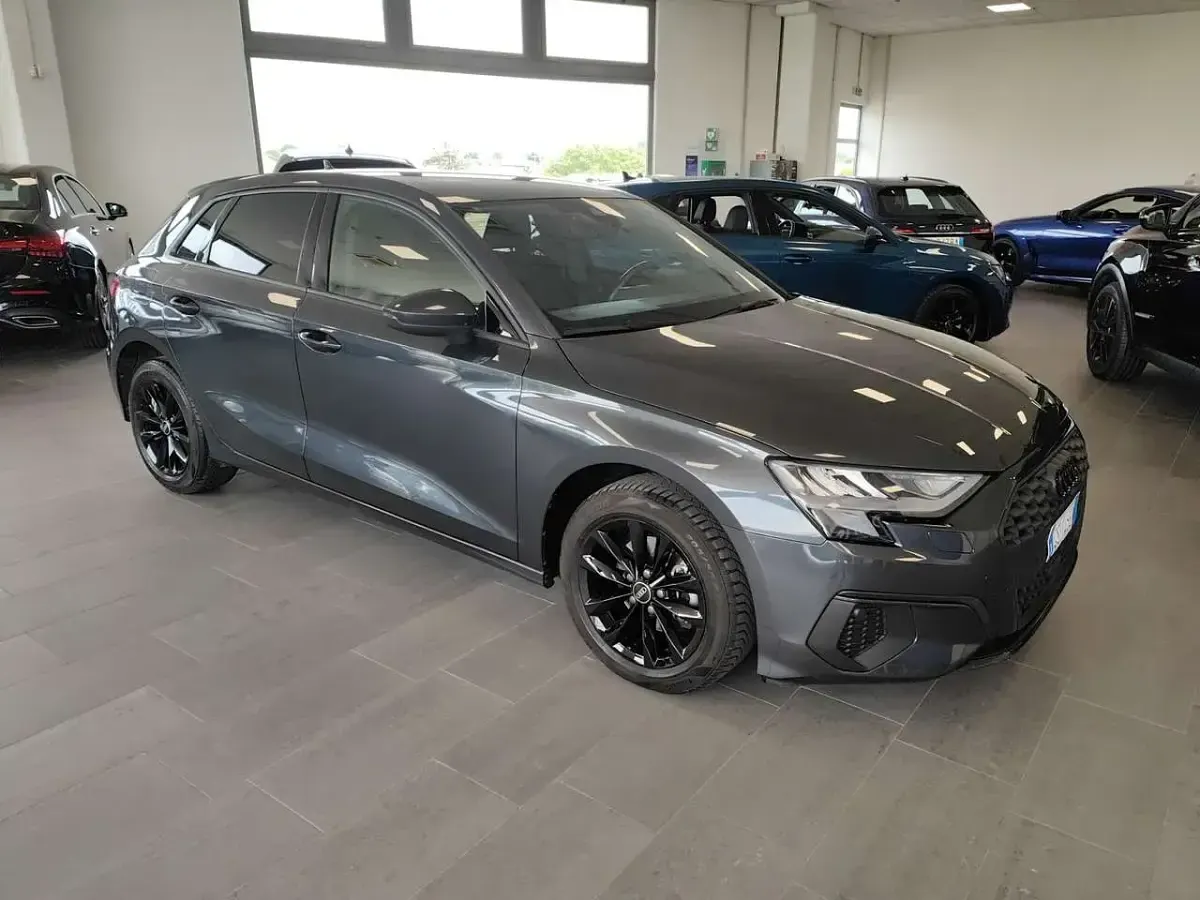 Usata Audi A3 150 CV (110 kW) 2023 Grigio Berlina
