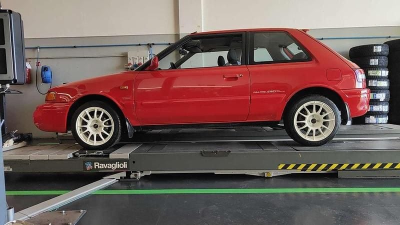 Usata 1992 Mazda 323 Tre volumi | 25.000 € - Immagine 1/4