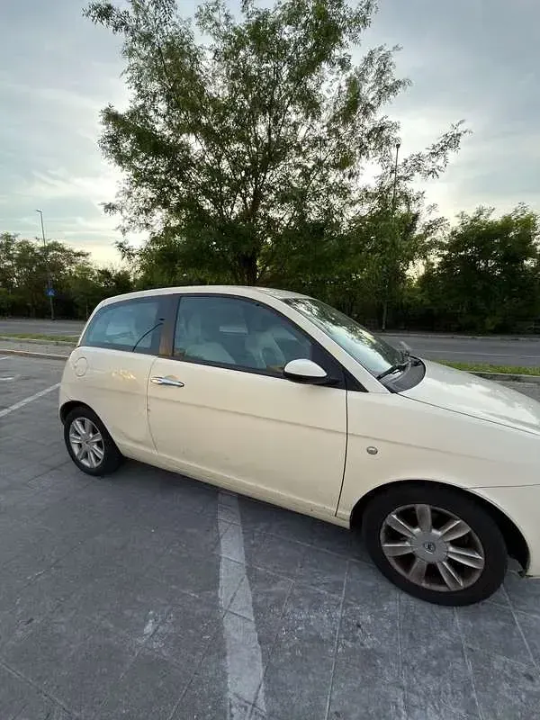 Usata Lancia Ypsilon 60 CV (44 kW) 2004 Utilitaria