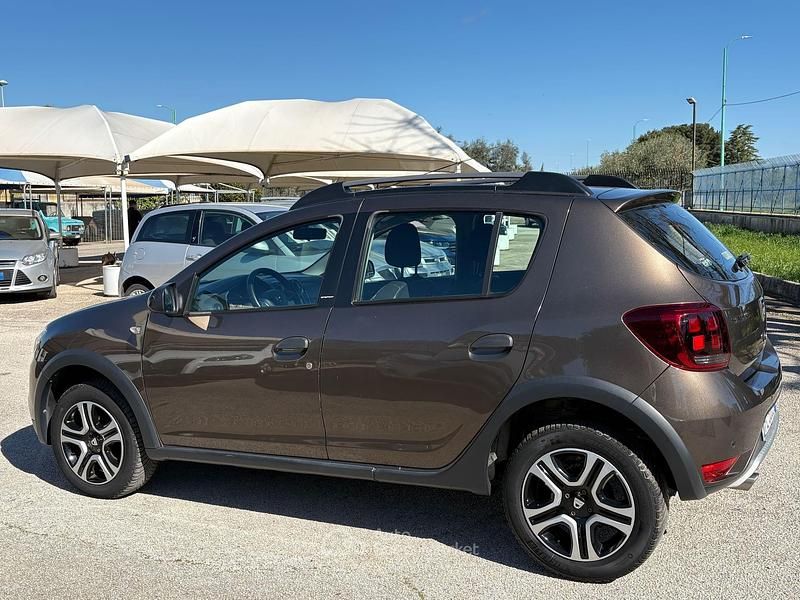 Usata Dacia Sandero 90 CV (66 kW) 2018 Berlina