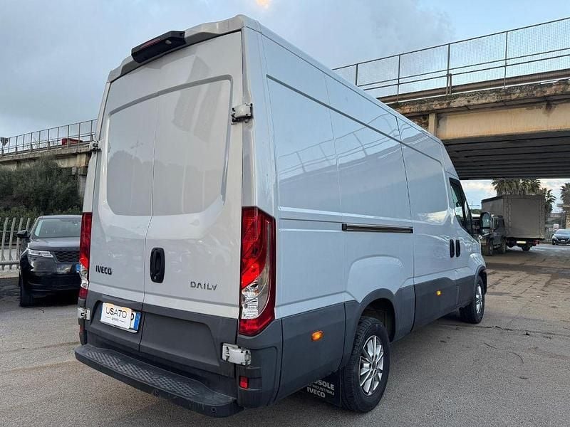 Usata Iveco Daily 2022 Grigio Cabrio