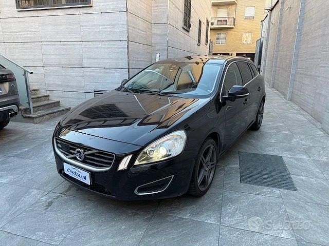 Nero Usata 2013 Volvo V60 Momentum Station wagon | 6900 € (Buon prezzo) - Immagine 1/4
