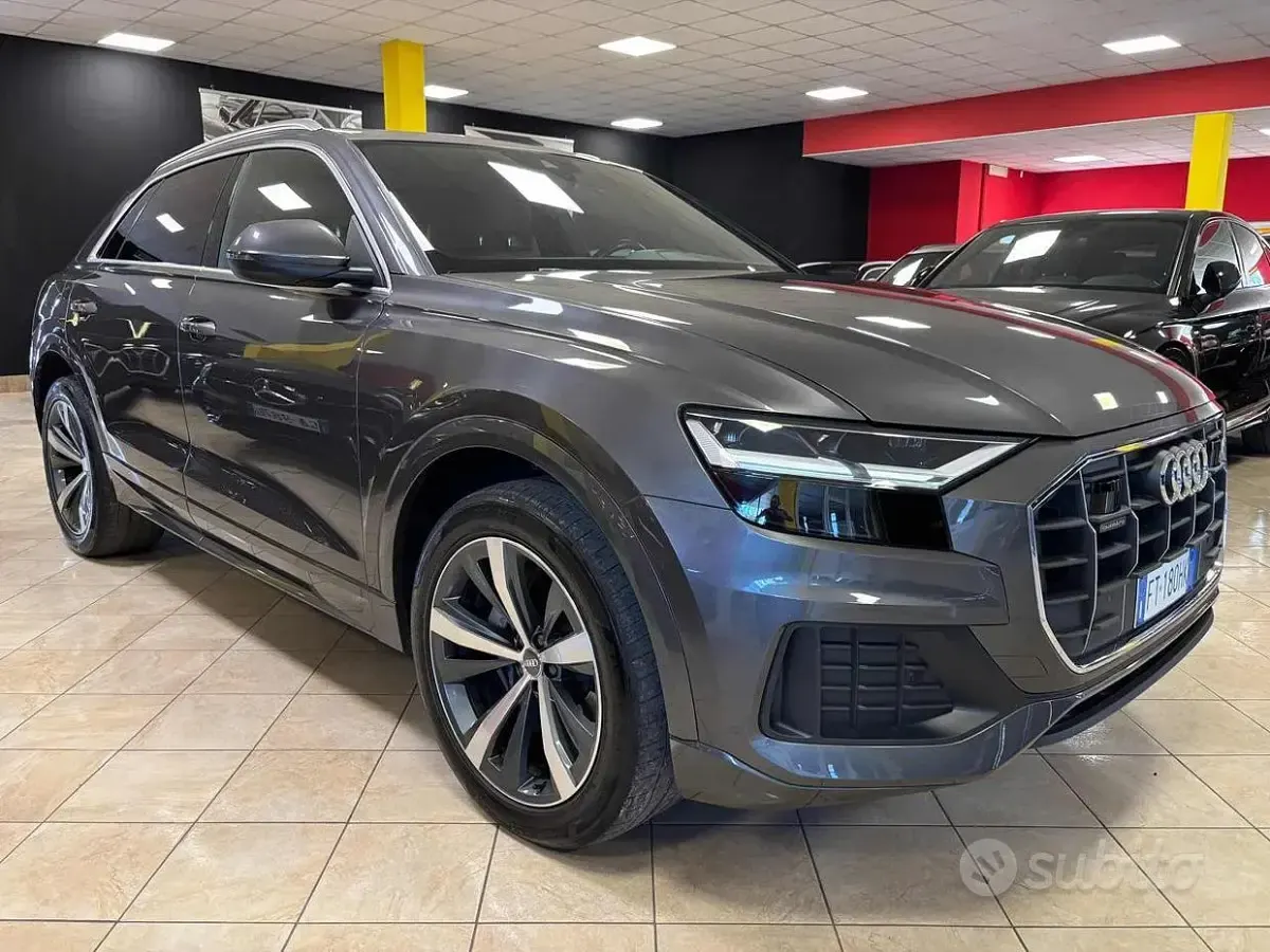 Usata Audi Q8 Ambiente 286 CV (210 kW) 2019 Grigio SUV
