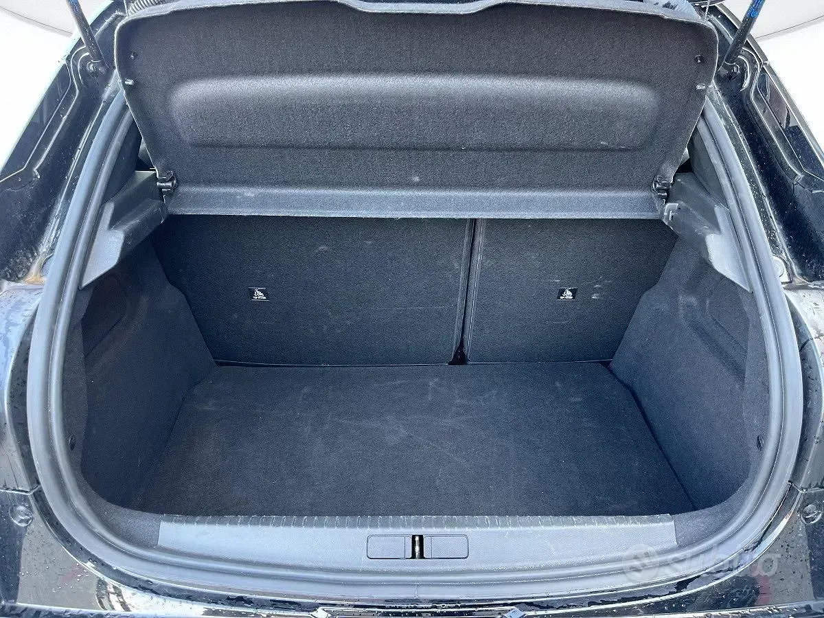 Usata Lancia Ypsilon 101 CV (74 kW) 2025 Nero Utilitaria