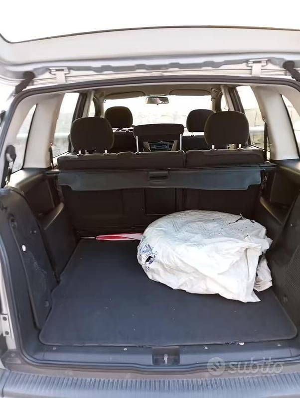Usata Opel Zafira 101 CV (74 kW) 2000 Grigio Monovolume