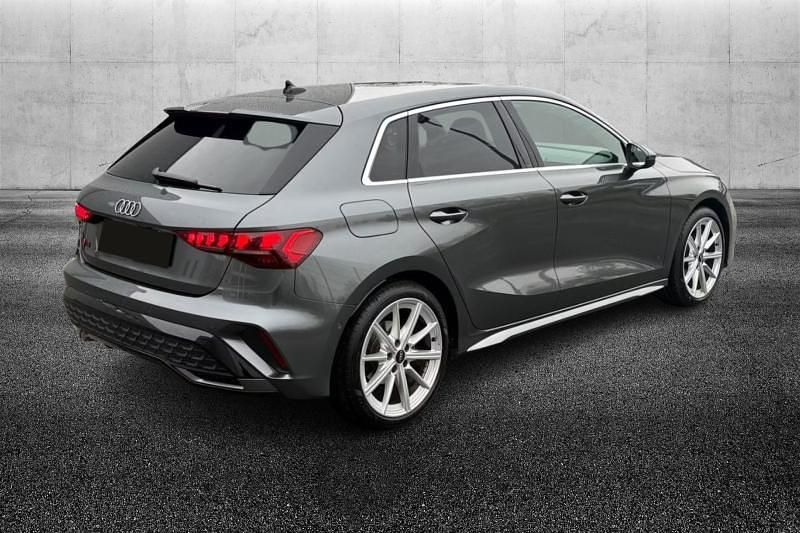 Usata Audi A3 e-tron S-Line 150 CV (110 kW) 2024 Grigio metallizzato Utilitaria