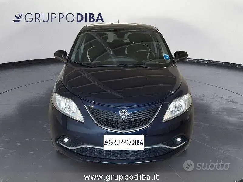 Usata Lancia Ypsilon Gold 69 CV (50 kW) 2017 Blu Utilitaria