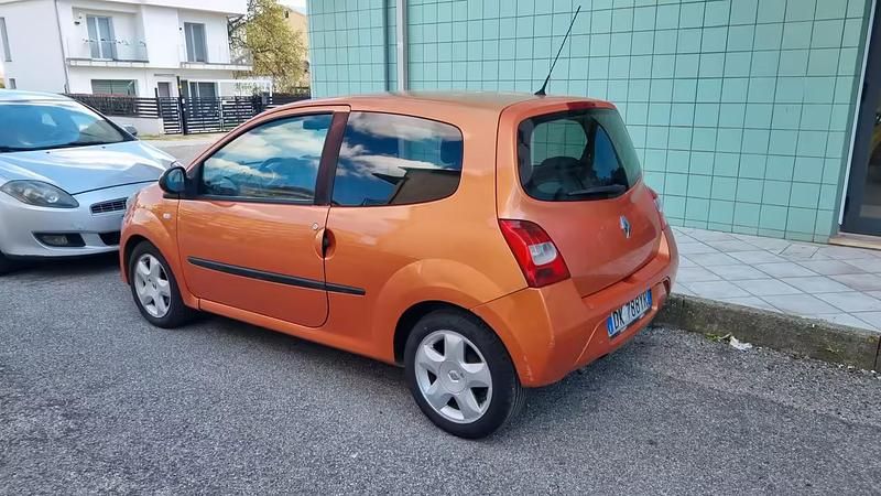 Usata Renault Twingo 65 CV (47 kW) 2007 Arancione Utilitaria