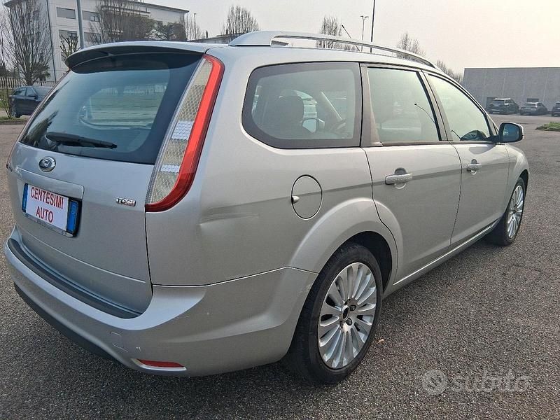 Brugt Ford Focus 110 HK (80 kW) 2010 Grå Stationcar