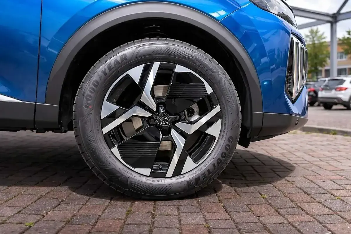 Usata Peugeot 2008 Allure 131 CV (96 kW) 2025 Blu obsession SUV