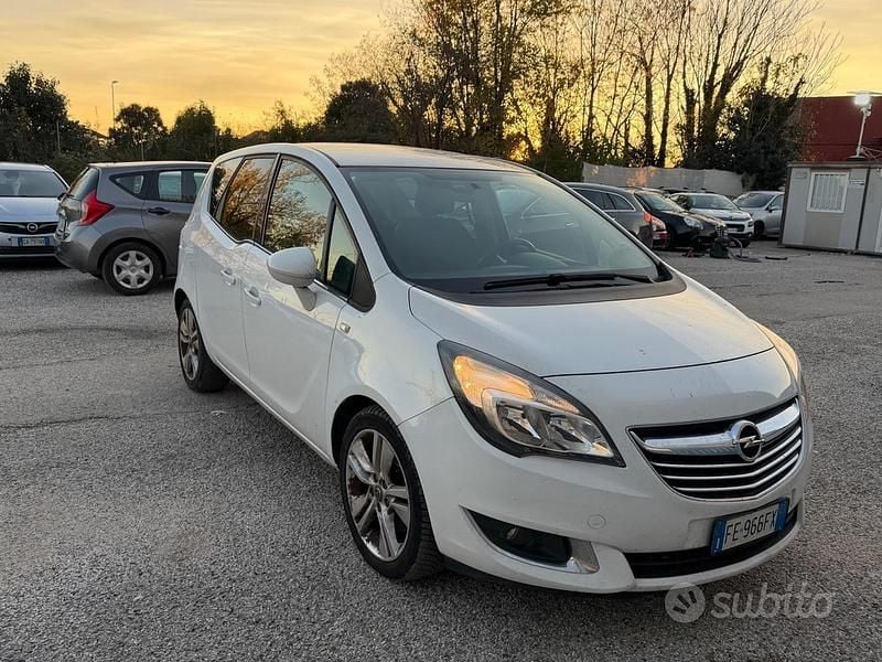 Usata Opel Meriva Design Edition 110 CV (80 kW) 2016 Bianco Monovolume