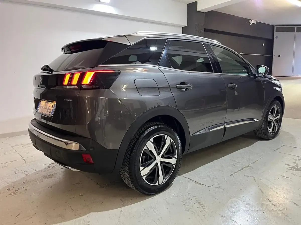 Usata Peugeot 3008 GT-line 131 CV (96 kW) 2019 Verde SUV
