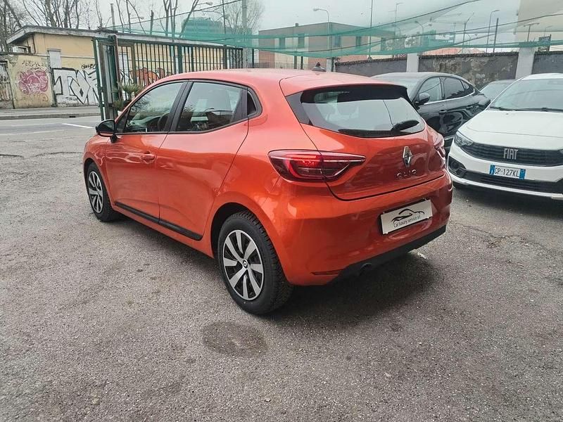 Usata Renault Clio V Business 67 CV (49 kW) 2023 Arancione Berlina